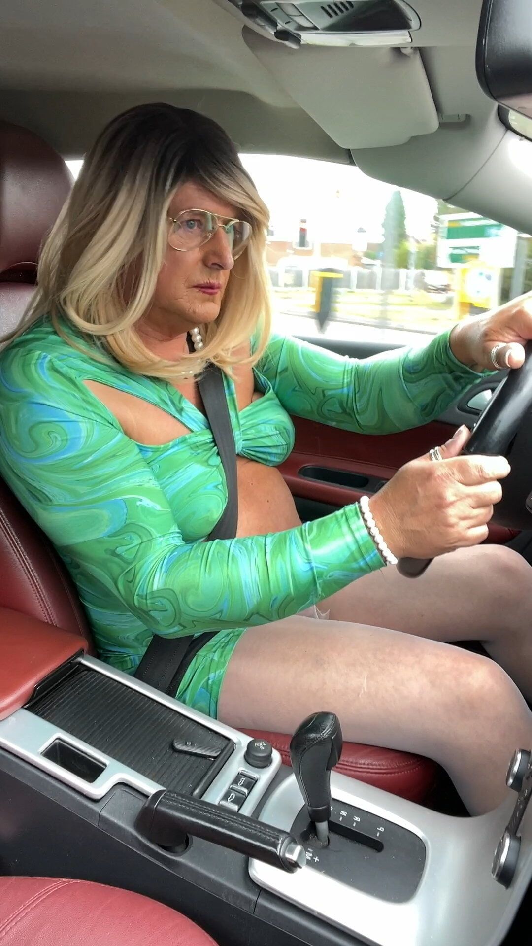 Amateur Crossdresser Kellycd2022 sexy milf out for a drive #29