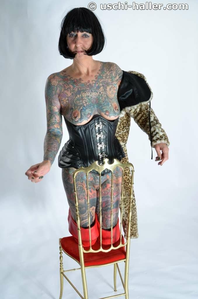 Photo shoot with full body tattooed MILF Cleo #14