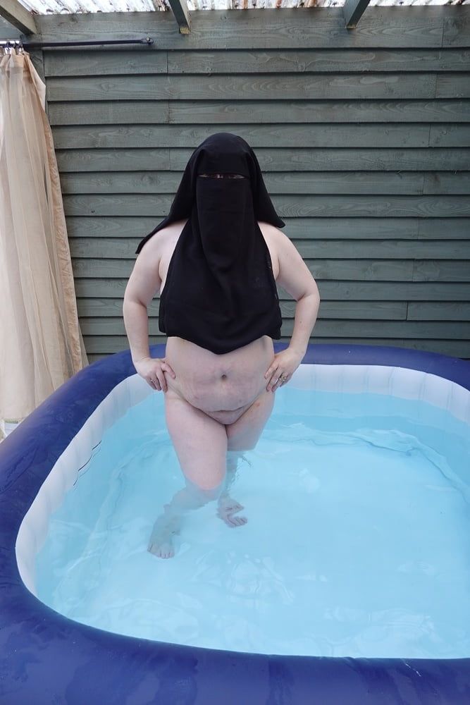 Niqab nude in Hot tub #2