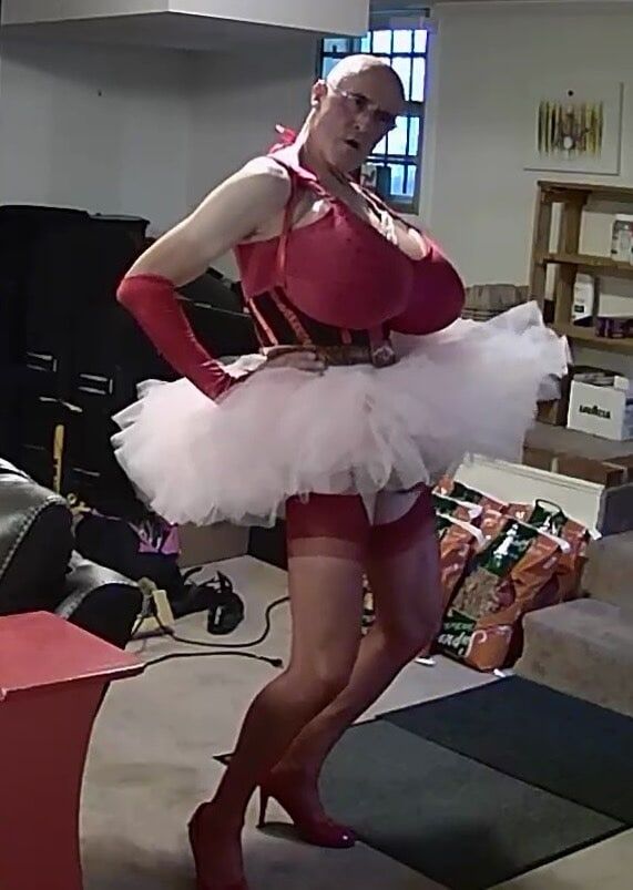 20181107 Pink Tutu and red bra #39