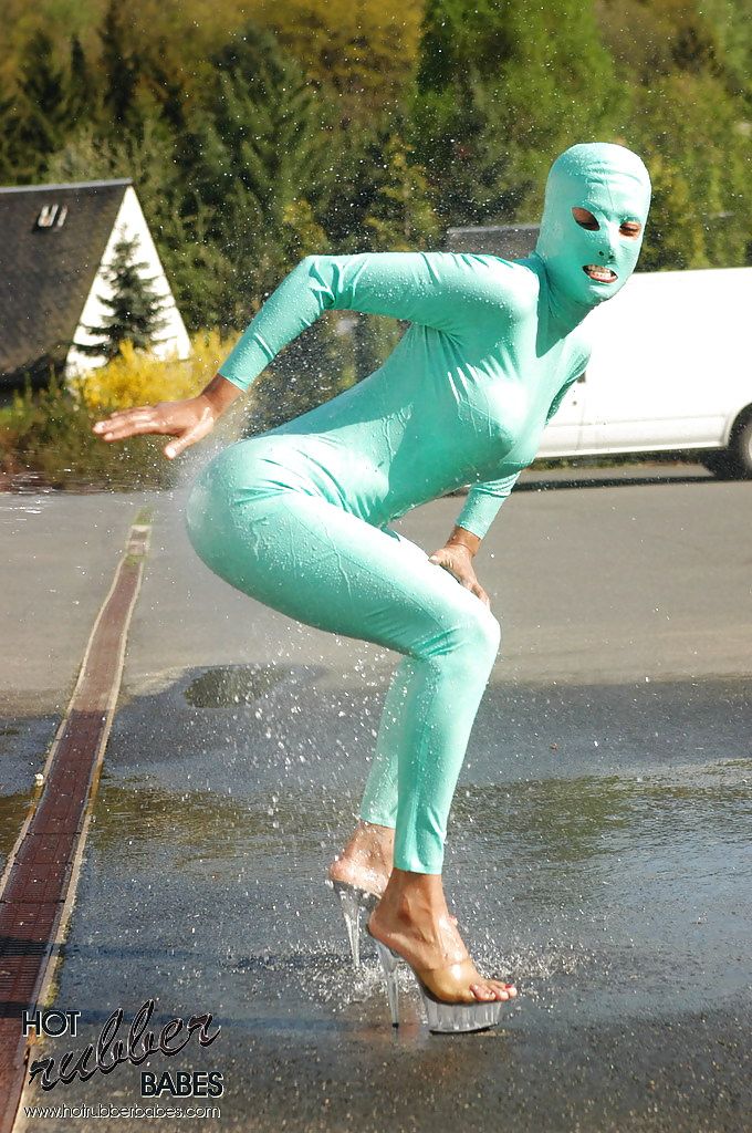Hotrubberbabe Samantha in green latex #2