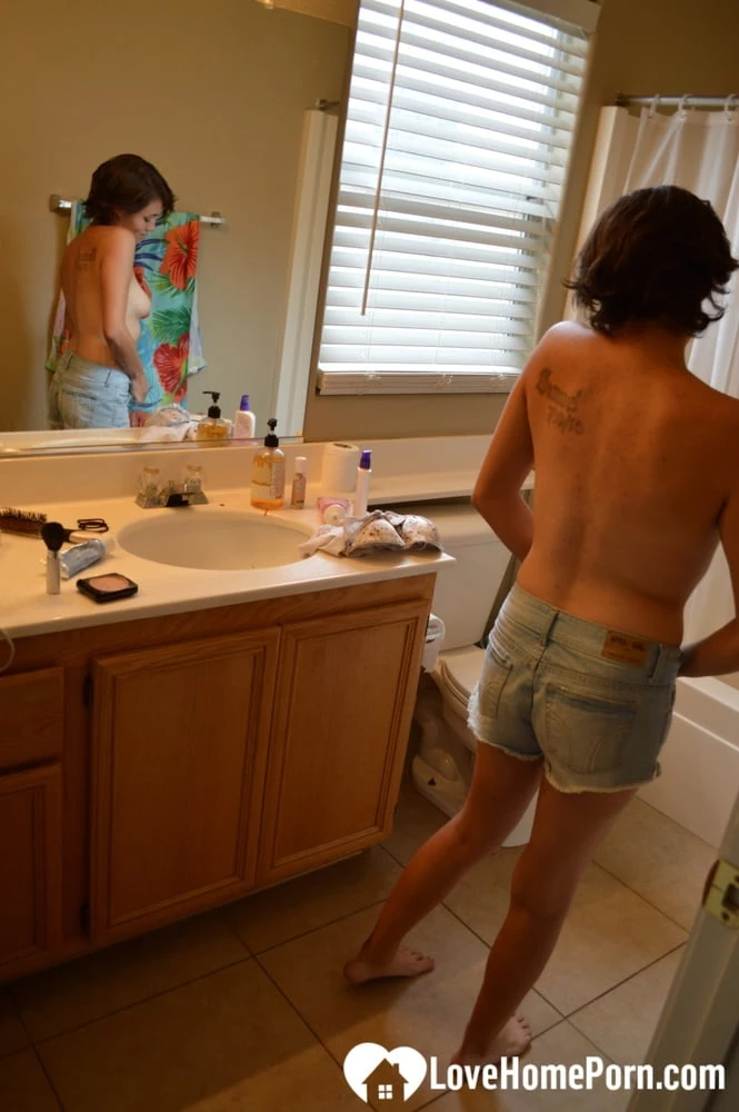 My roommate gets recorded in the bathroom #17