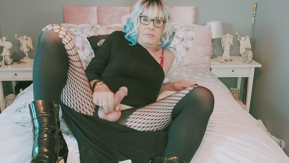 crossdressed Juniper Beri UK #28