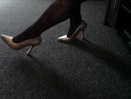 gold pumps        