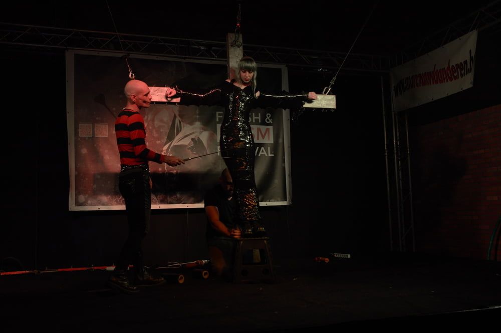  Show Cruxified Skinheadgirl au Fetish Festival VIII  #7