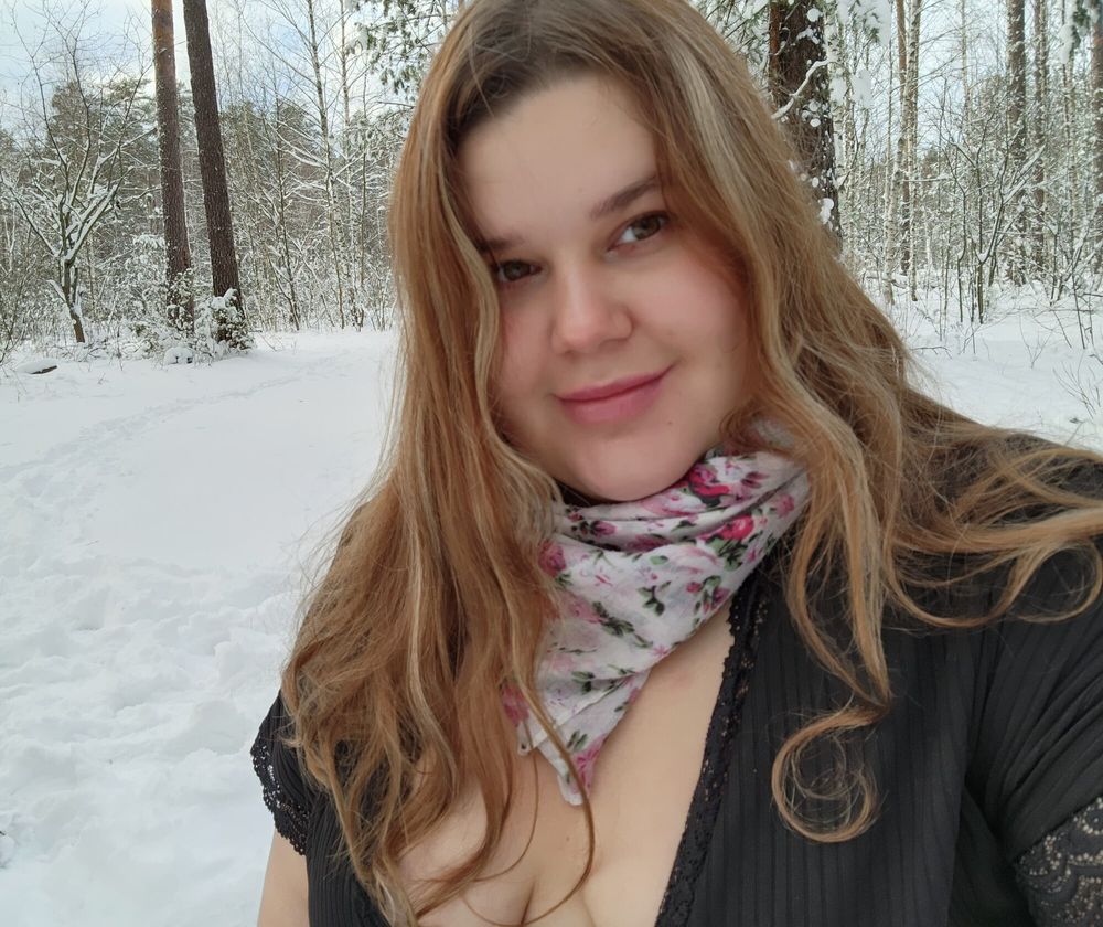 Beautiful winter with a BBW ass