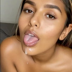 Sri Lankan babe likes to get down and dirty