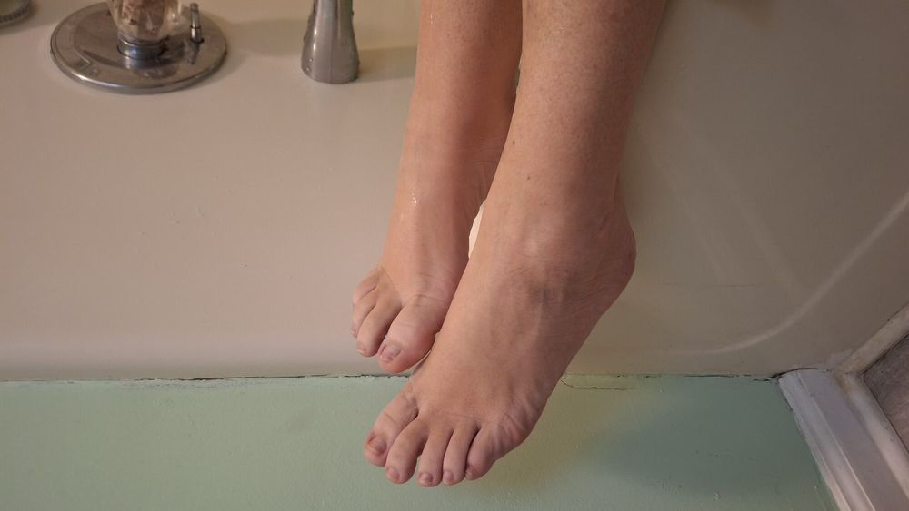 Bath tub feet show #14