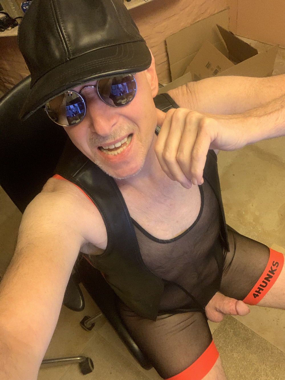 Le patron... le patron ose se montrer... nu ! #2