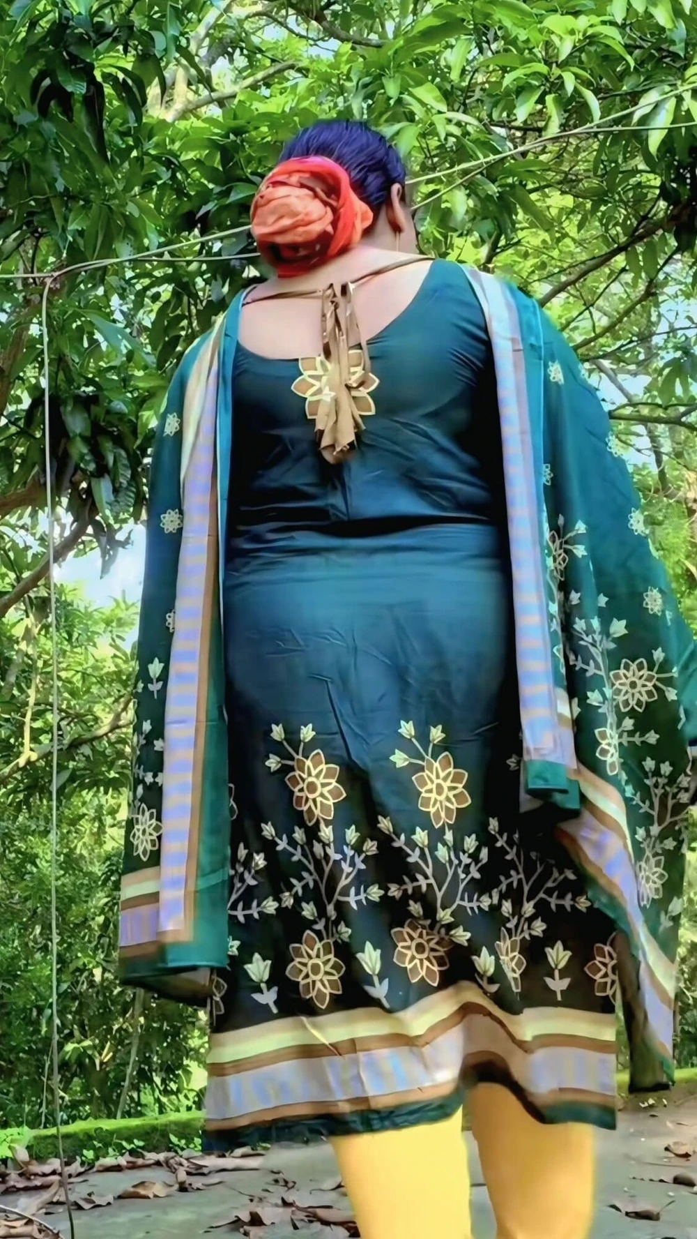 Desi girl ass 