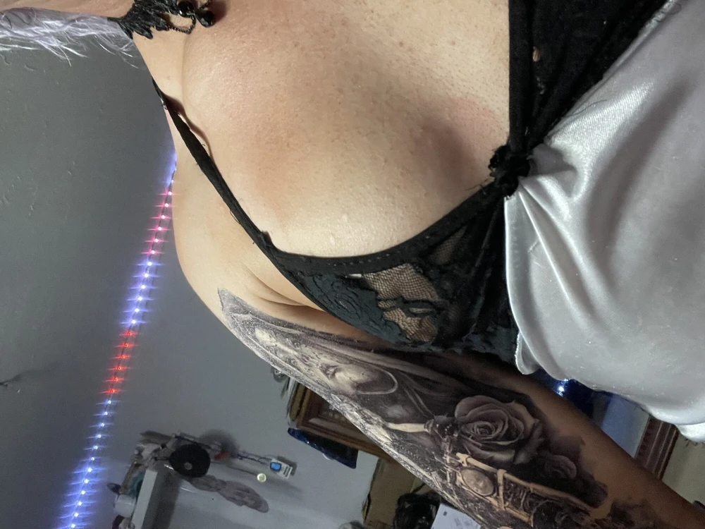 Redickbosko showing off body #6