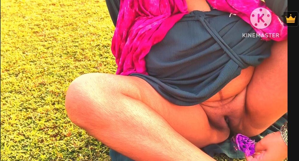 Outdoor sex with desi Indian aunty bhabhi