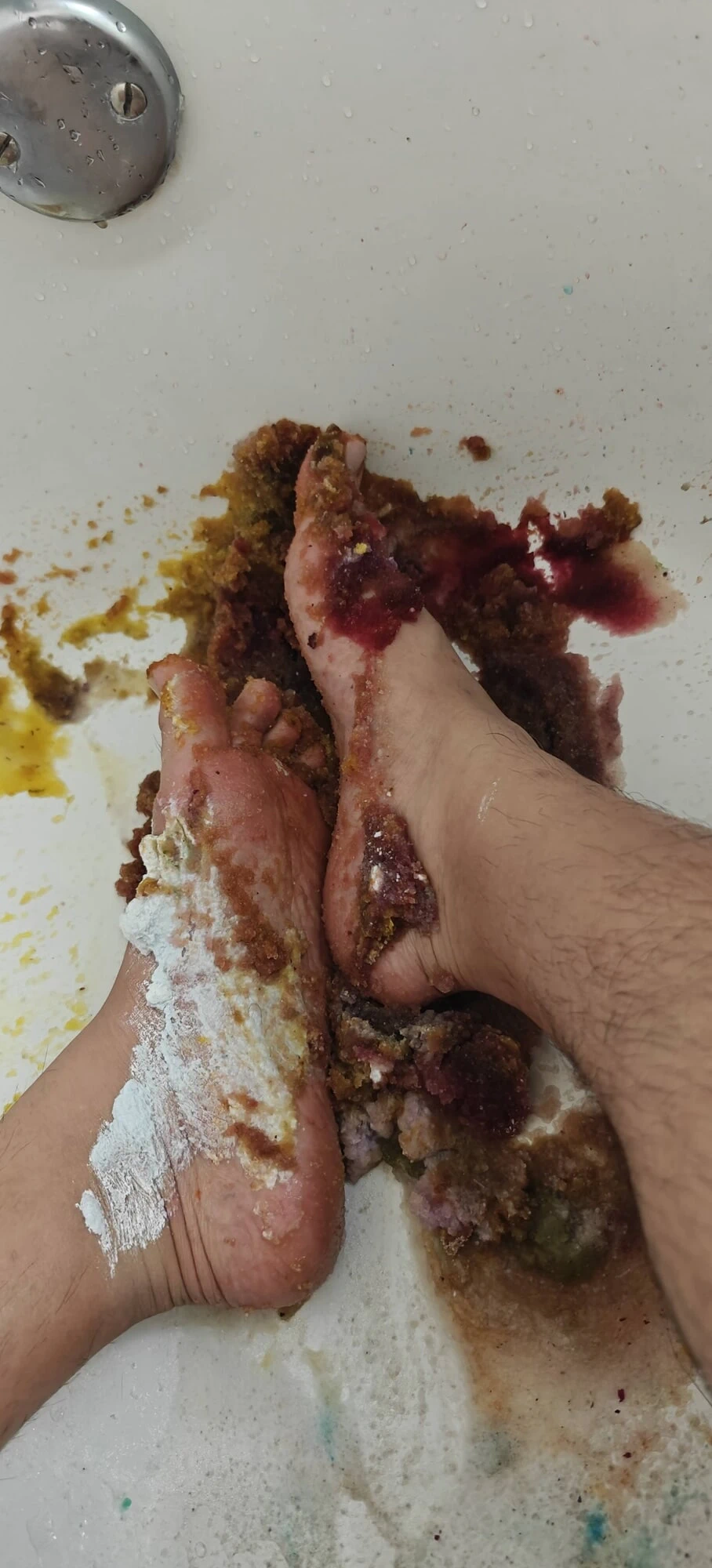 赤脚接地和接地肮脏的脚