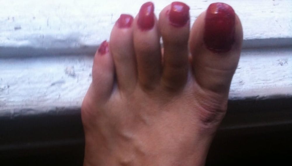 red toenails mix (older, dirty, toe ring, sandals mixed). #52