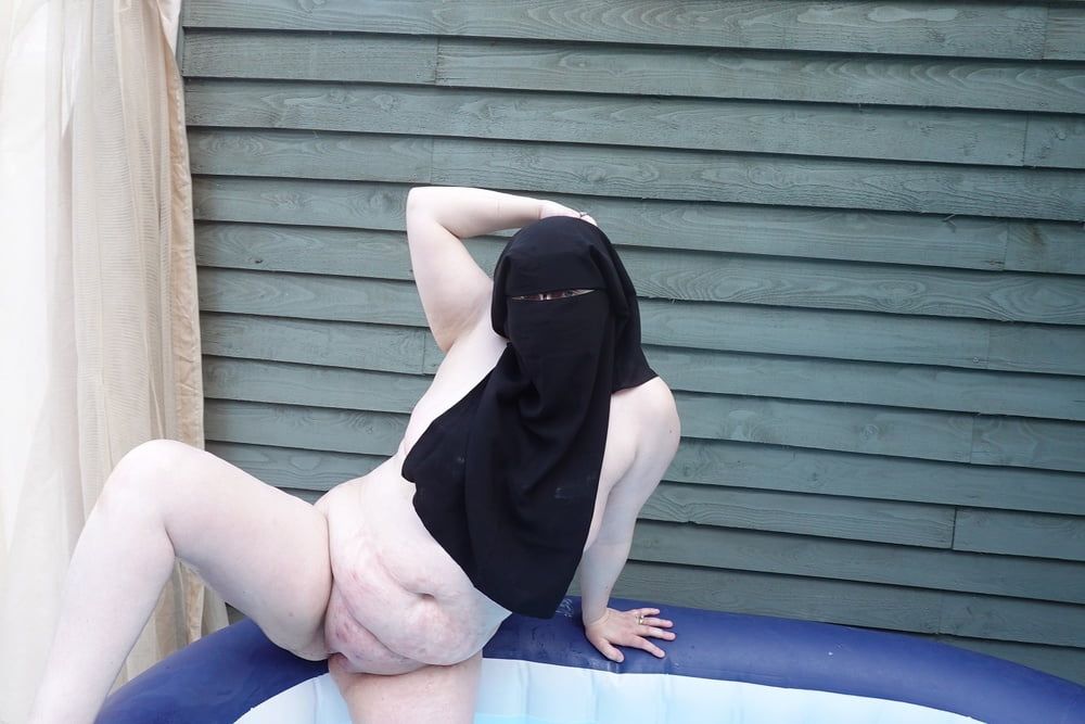 Niqab nude in Hot tub #21