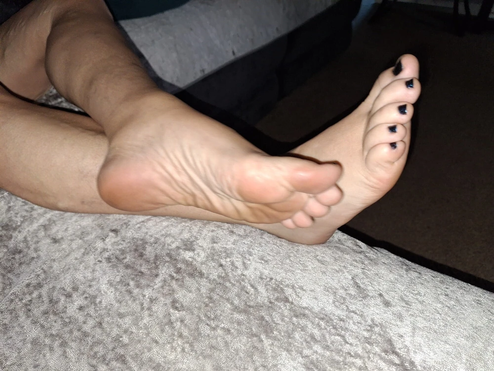 Girlfriend cute sunny feet