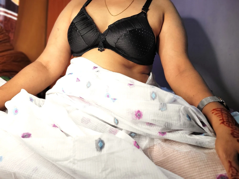 The beauty of a Bengali woman is the saree. #3