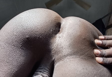 Il mio stretto buco del culo è ancora vergine