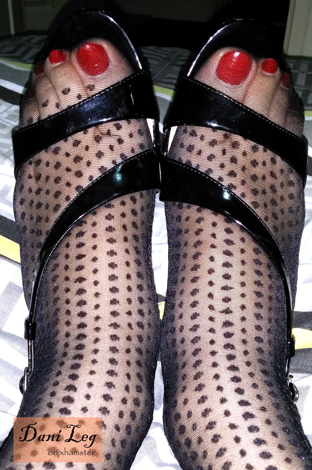 32P Black Dot Patterned Pantyhose and Red Toe Nails #3