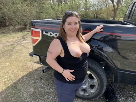 sexy bbw tailgate pussy         