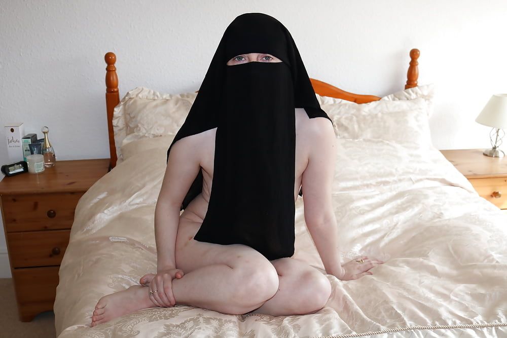 wife posing naked in niqab #20