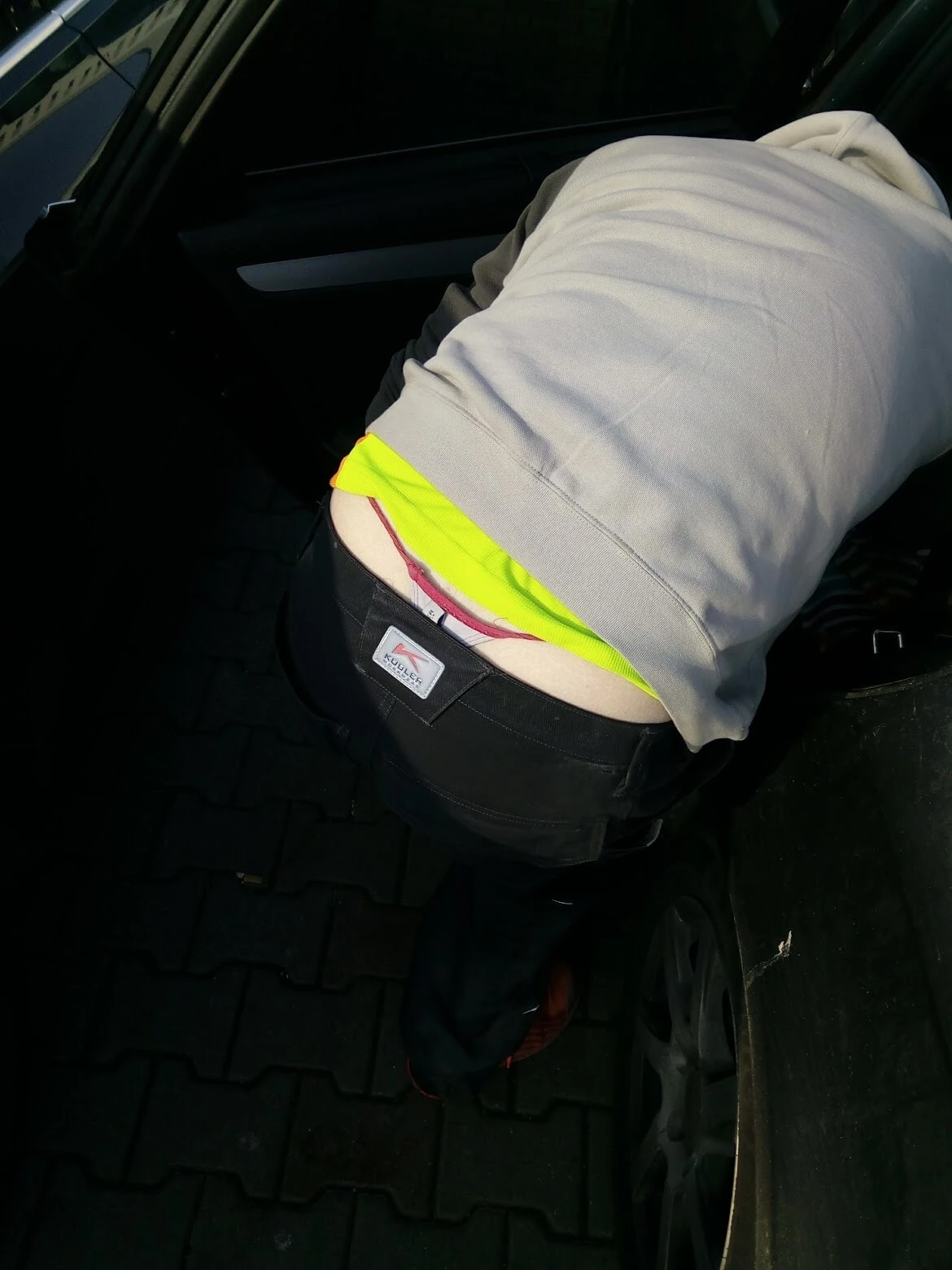 Tanga zeigen
