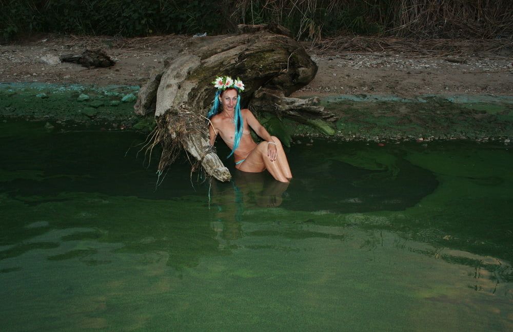 In the evening On the river with a turquoise shawl #25