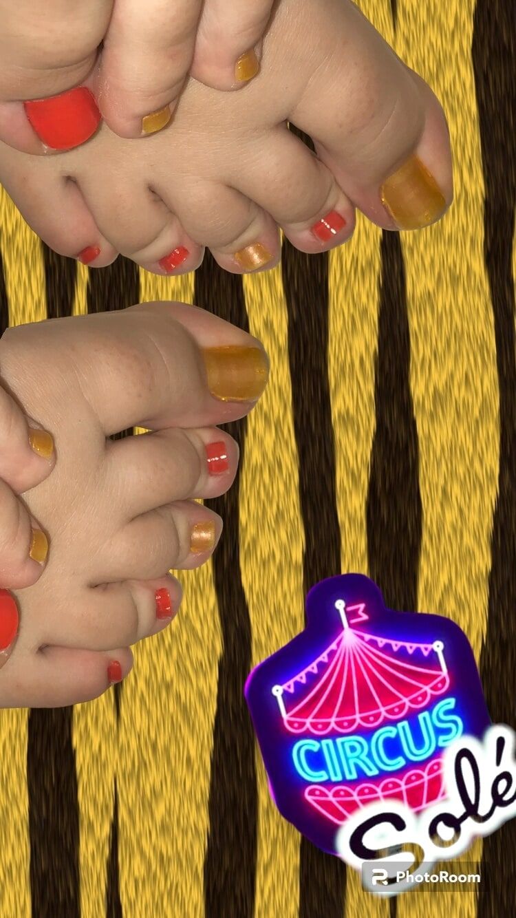 Ari’s sexy feet close up