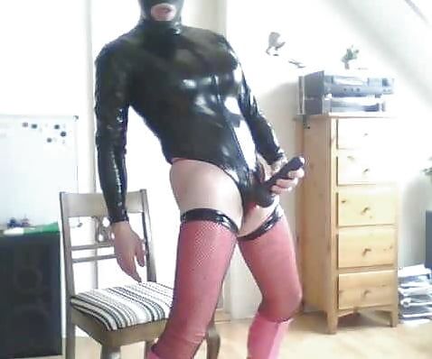 Travesti en latex et cuir