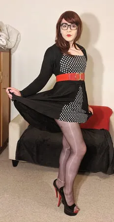 marie crossdresser in some super sheer shiny pantyhose         