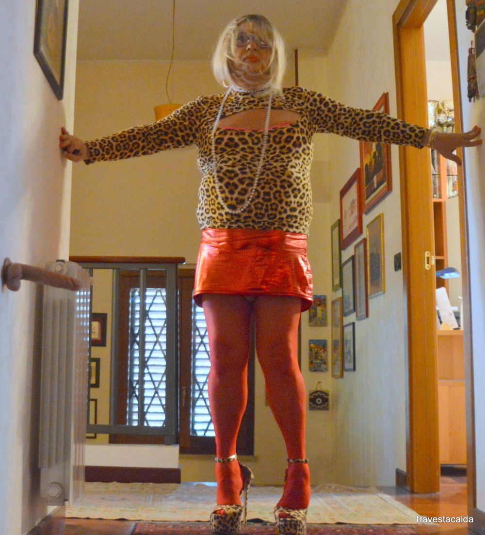 RED AND LEOPARD WHORE #32