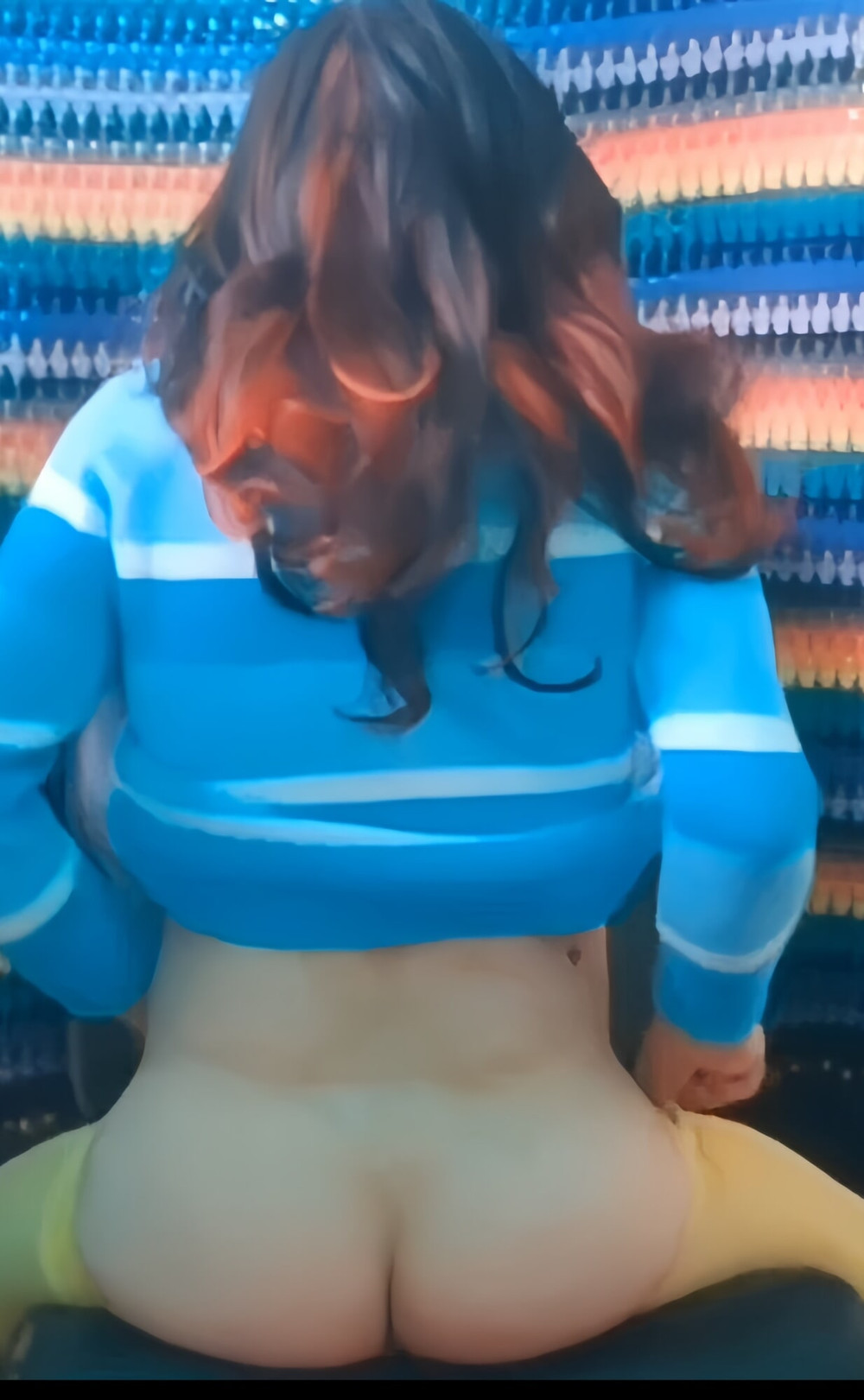 Yellow pantihose blue jumper and red heels seated ass shots #32