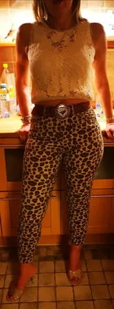 me in leopard leggins         