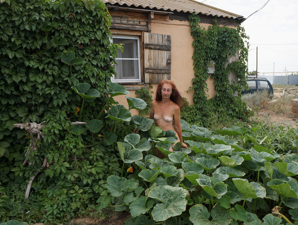 Nude in Frontyard #15