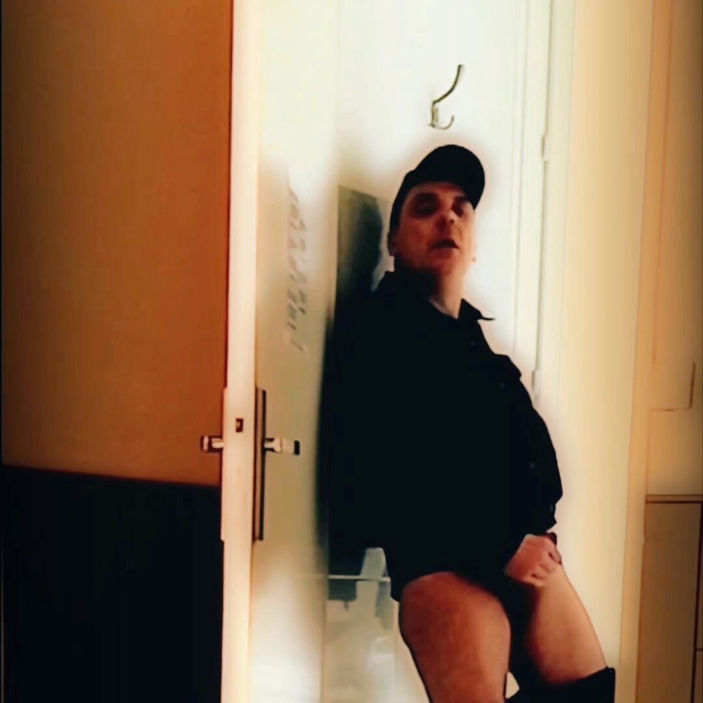 Jerk off and ass show in front of a door #20