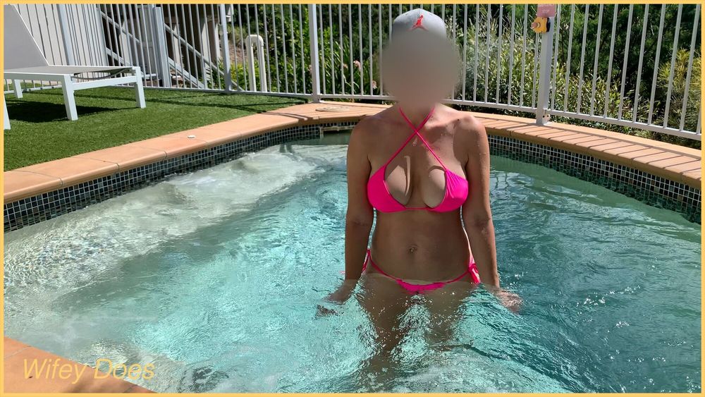 Wifey flashes her tits in the hotel pool #8