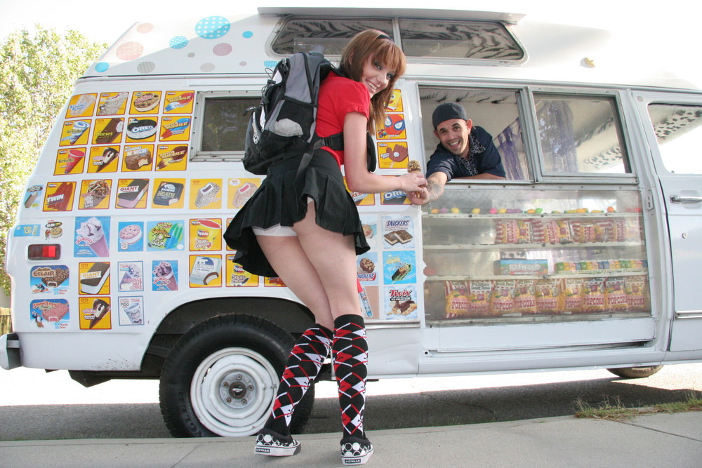 Beau Marie Bangs Her Mouth With Ice Cream Before Sex #9