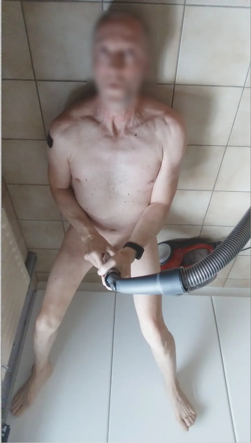 vacuumcleaner exhibitionist edging sexshow with cumshot #15