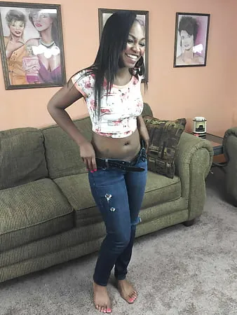 nikki ford shows off her ebony tits        