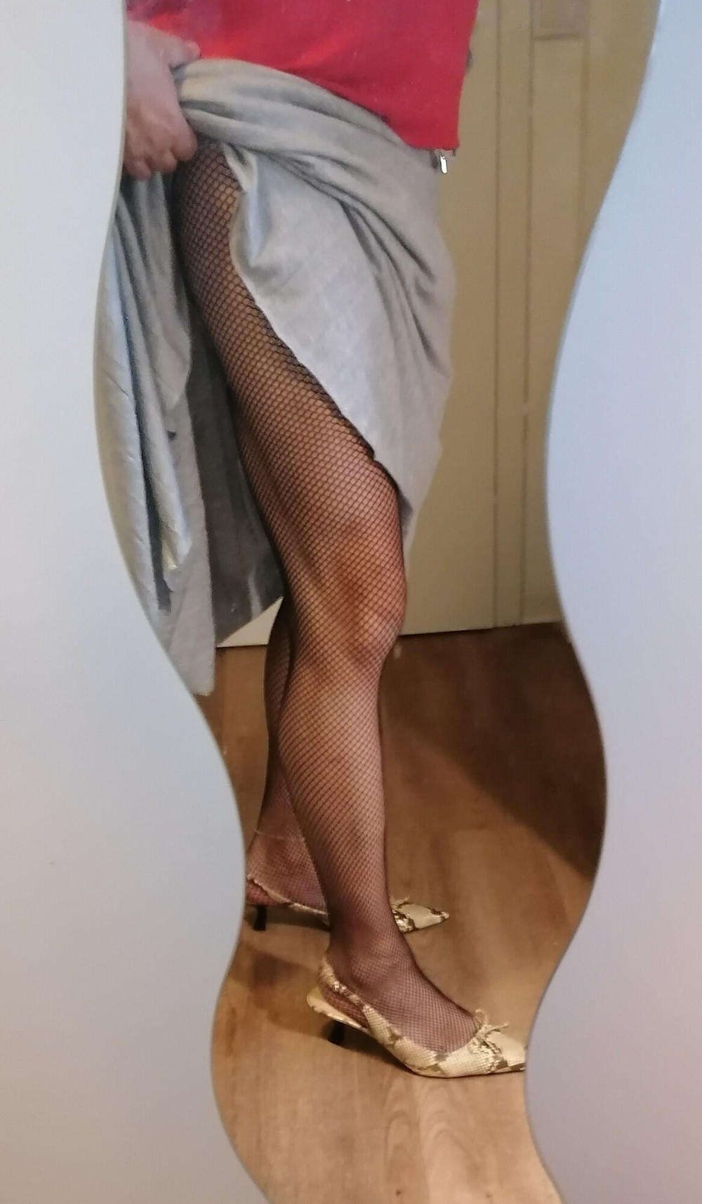 Rafaela. in sexy Netzstrumpfhosen und Faltenrock  #2