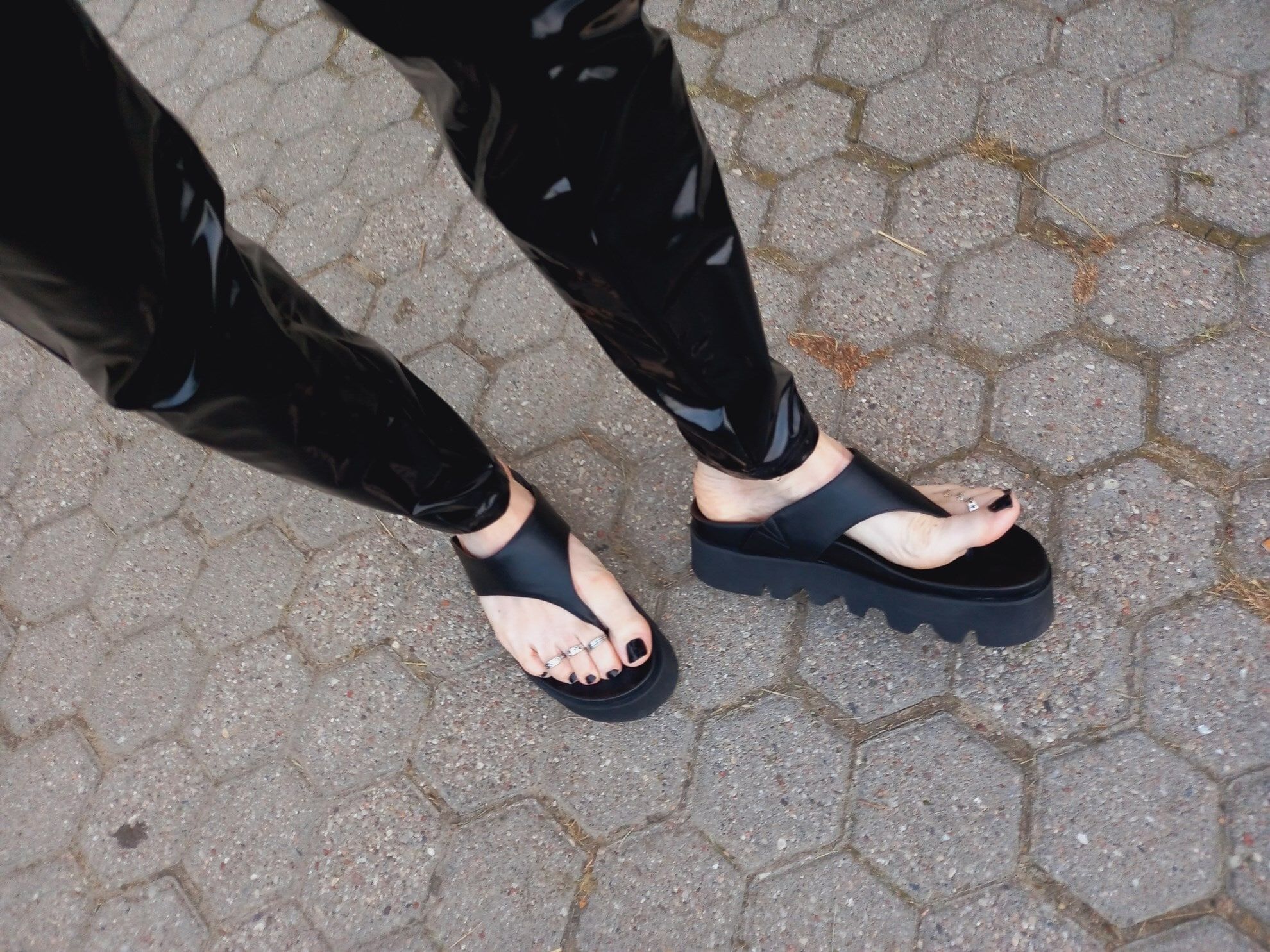 black flip flops - street walk #13