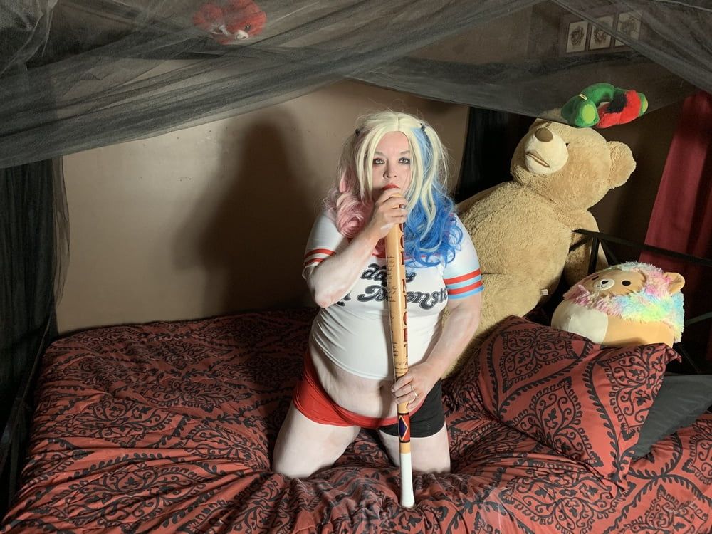 Sexy BBW Harley Quinn Cosplay Photoset #60