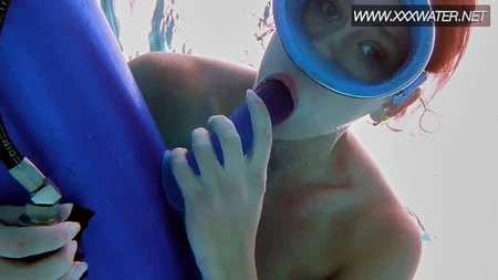 minnie manga blue dildo fun underwatershow         