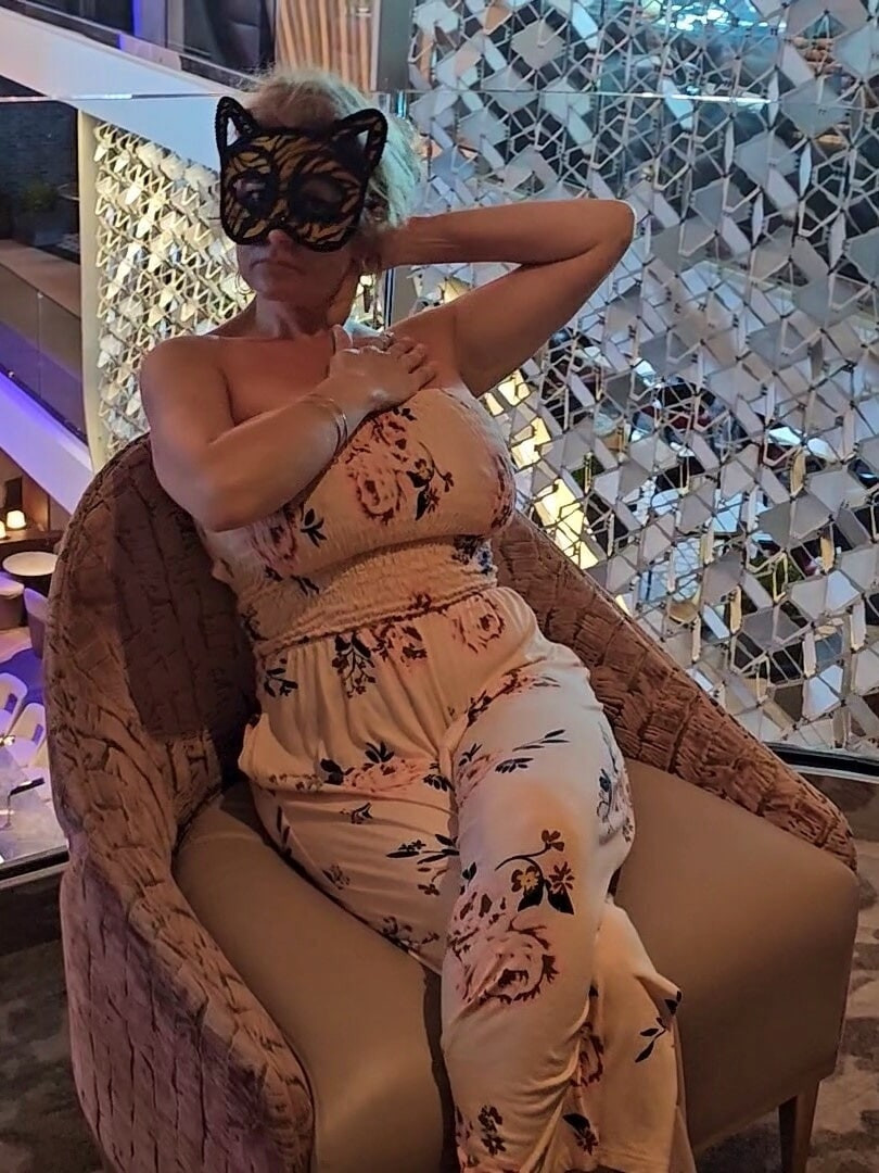 Giving Real Voyeurs a look at Mommys Big Tits in Public #46