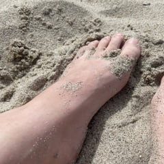 On the bech feets
