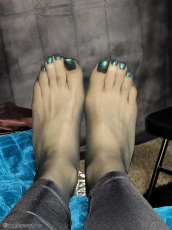 big sexy feet in black nylons           