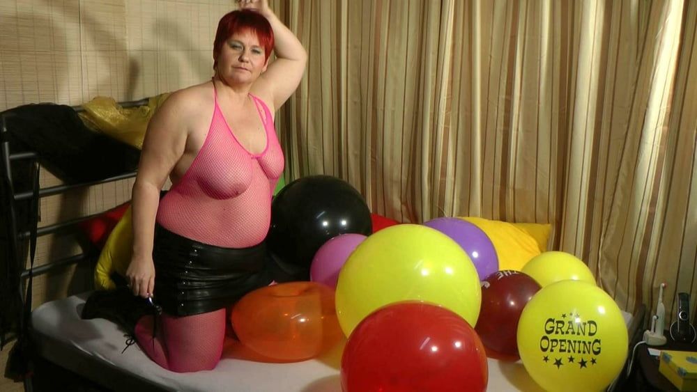 Popping balloons - Fetish Video #2