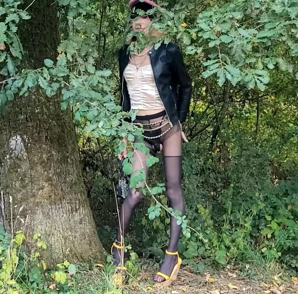 ExhiB🚗P U B L I C en Pute sur un Parking en Foret #7