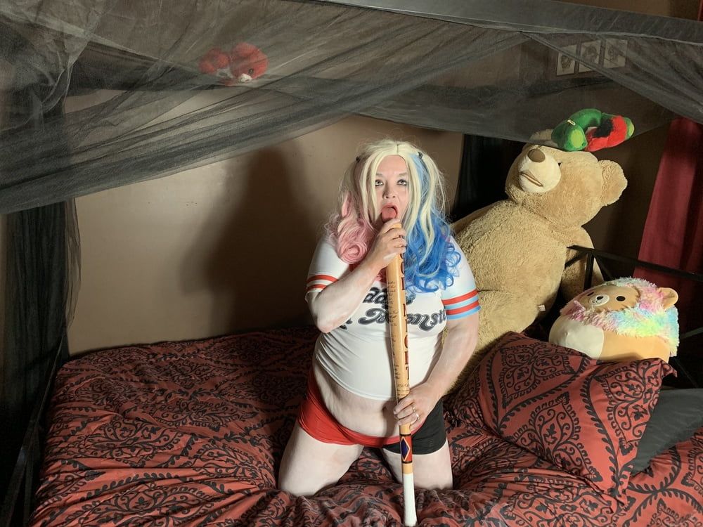 Sexy BBW Harley Quinn Cosplay Photoset #58