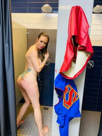 wet pussy water supergirl her shower scenes         